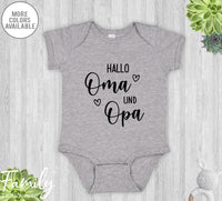 Hallo Oma Und Opa - Baby Onesie - Pregnancy Reveal Gift - Baby Announcement - familyteeprints